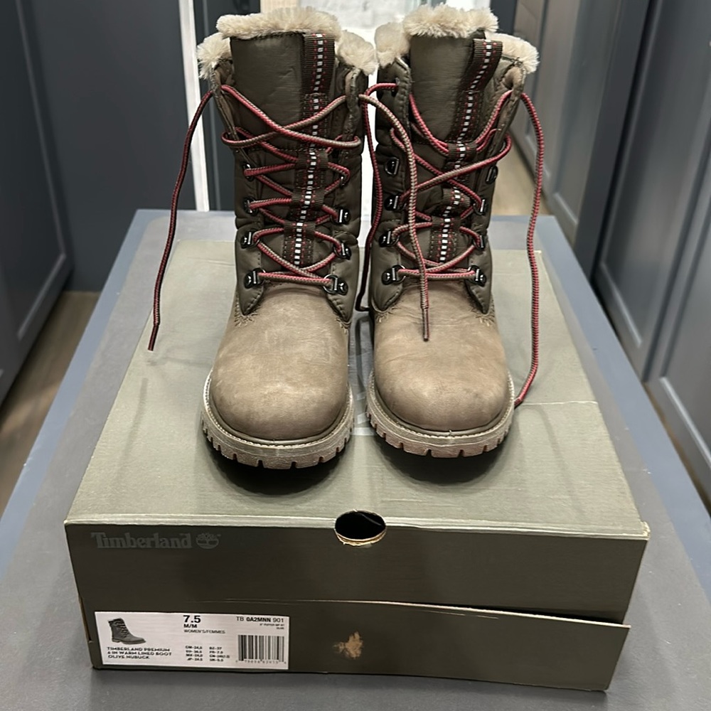 Timberland women premium “puffer” 6 in warm lined boots, Olive Nubuck size 7.5
